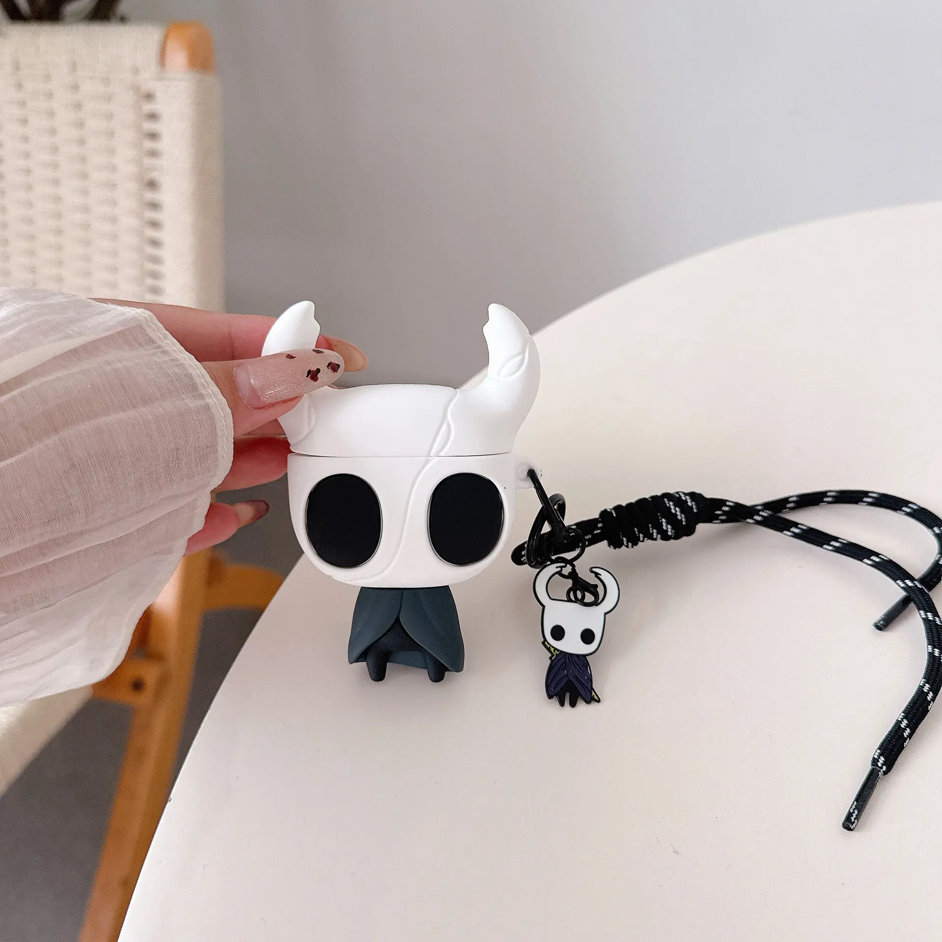 1 hollow knight shaped Unique Design headphone case, drop resistant and durable silicone protection headphone case, Apple wireless Bluetooth headphone case, suitable for Earbuds, Earphones, AirPods 1/2/3/4/pro/pro2/pro3
