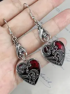 1pair Retro Gothic Bat Heart Shaped Alloy Dangle Earrings For Men, Halloween Holiday Gift Geometric Heart Earrings