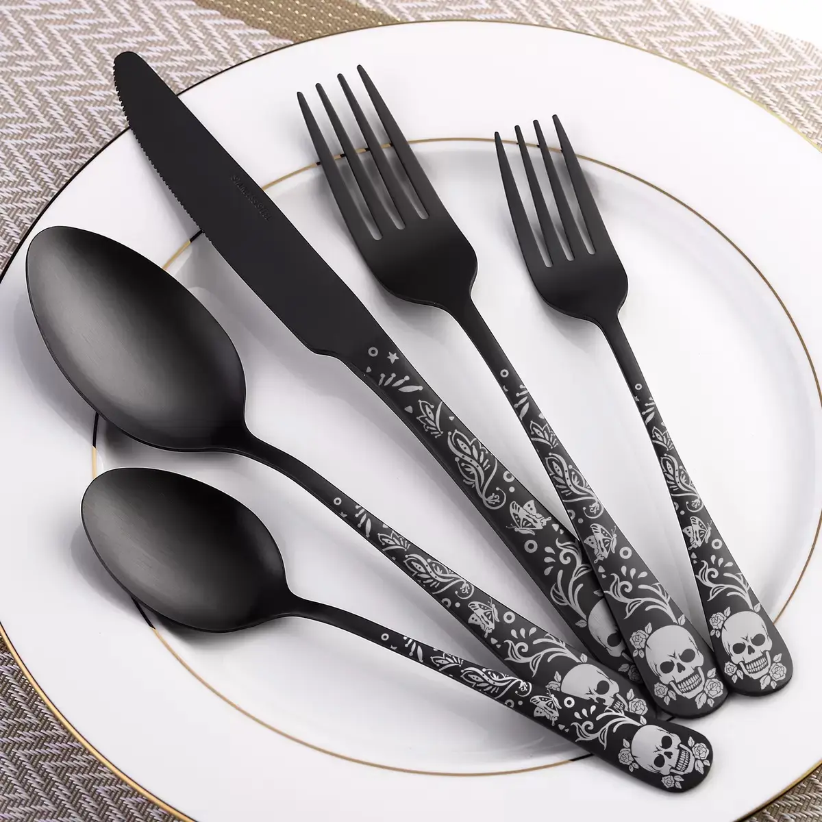 Gothic Stainless Steel Flatware Set, Utensils, Tableware Kit, Dinnerware Sets, Skull & Rose Pattern Cutlery, Fork And Spoon Set, Spoons And Forks Set, Includes Spoon Fork Knife, Ideal for Halloween Festive Parties, Perfect Gift Idea