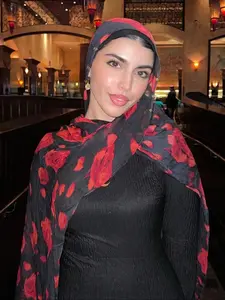 Women's Rose Print Chiffon Hijab Scarf, Head Scarf, Breathable Polyester Fabric, Elegant Valentine's Day Gift, Perfect for Daily Wear & Special Occasions