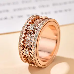 Rotatable gear ring with exquisite carvings and inlaid diamonds, bright and fashionable ring for men and women, suitable for daily wear, dating, anniversary gifts, Christmas gifts, graduation gifts