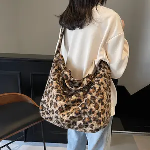 Leopard Print Plush Bag for Women Winter New Fashion Trendy College Style Tote Bag Large Capacity Single Shoulder Furry Bag