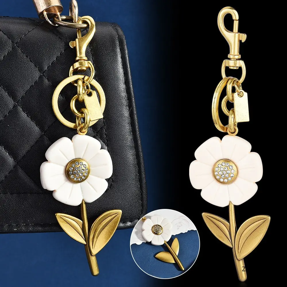 White Daisy Bag Charm Gold Flower Keychain Crystal Rhinestone Pendant Cottagecore Aesthetic Purse Accessories School Backpack Birthday Gift