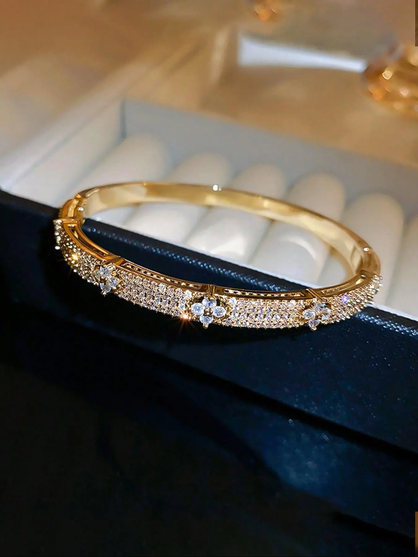 Elegant Four Leaf Clover Zircon Bangle Bracelet, Women's Fashion Jewelry, Perfect Gift Choice, Casual Style, All Seasons Wear, Rhinestone Bangle Bracelet, Rhinestone Decorated Bangle