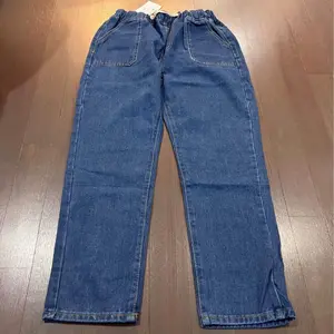 Women's jeans with elastic waist. Available in size S-M