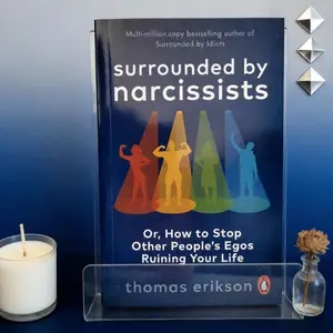 【Surrounded By Narcissists】 By Thomas Erikson Practical Psychology Guide for Navigating Narcissistic Relationships Self-Protection Paperbook