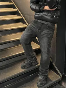 Men's Casual Loose-Fitting Jeans, Button Fly Closure, All-Season Wear, Plain Pattern, Stylish Denim Jeans for Everyday Use