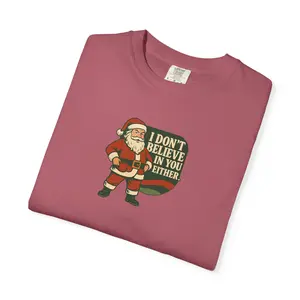 Souki Pop Santa Doesn't Believe Graphic Tee - Vintage Christmas Unisex Crew Neck Short Sleeve T-Shirt for Holiday Parties & Casual Wear