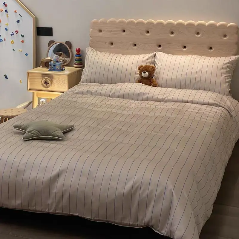 Hugmoon Summer Lyocell Quilt, Lightweight Breathable Bed Quilt, Soft Striped Blanket with Smooth Touch, Thin Bedding for Summer and Autumn, Moisture Wicking