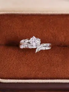 925 Sterling Silver Feather Zircon Solitaire Ring, a unique treasure that stands out. The versatile essential for daily commute, dates, and parties.