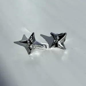 Silver-Tone Four-Pointed Star Jean Waist Tightener Clips – Adjustable Waistband Buckle, Fixed Waist Tool for Jeans