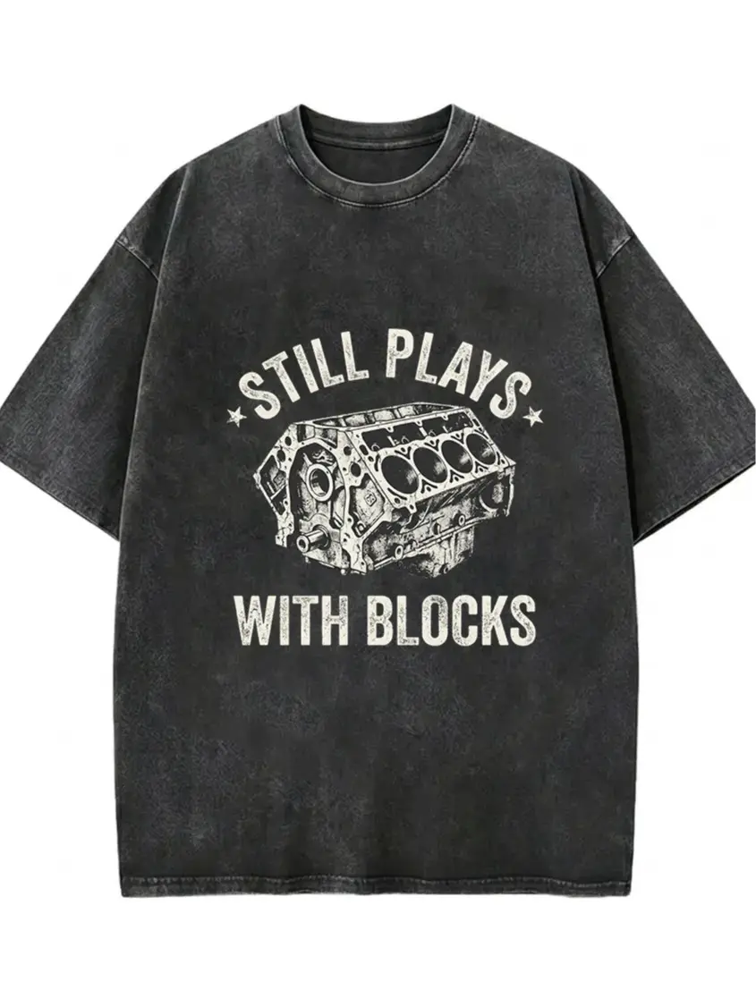 Mens Still Plays With Blocks T Shirt Funny Car Mechanic V8 Engine Garage Graphic Mens Funny T Shirts Washed Black Vintage Fashion T-Shirt Gift Gearhead Sarcastic Apparel for Men Funny Mechanic Short Sleeve Novelty Tee