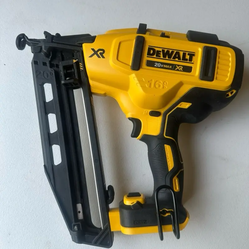 DeWalt 20V MAX XR Lithium-Ion Electric Cordless 16-Gauge Angled Finishing Nailer with Battery and Charger