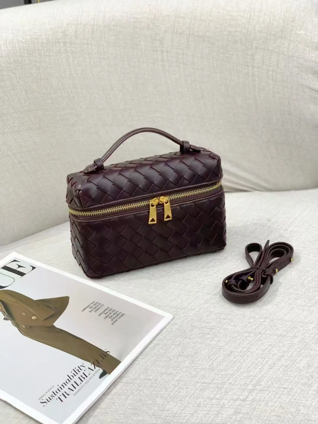 Vintage women's crossbody handbag, Crossbody Purses, Crossbody Fashion Bag, with a handcrafted woven box design, can be carried by hand or crossbody, perfect for autumn and winter, ideal for daily commuting, with accessories, Shoulder Bag