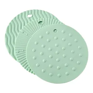 Silicone round heat resistant mat, waterproof and non-slip table mat, Silicone Placemats, coaster, soft and durable, easy to clean, hanging hole design for easy storage, multi-purpose kitchen helper