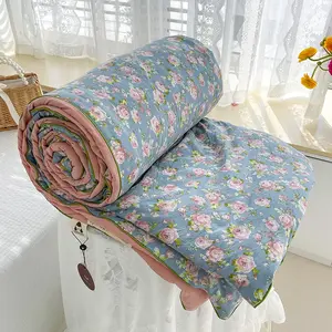 1pc Ultra-Soft seersucker summer cooling Blanket - Lightweight and Breathable summer cool Quilt, Suitable for Hot Sleepers, Made of High-Quality Polyester Fabric Filling, Machine Washable, Suitable for Bedrooms, Hotels, Guest Rooms, Perfect Gift