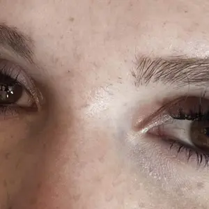 BREEZE and IRIS | MaxComfi No Itchy Eyes Here Long-Lasting, Waterproof & Super Soft & Thin Band Too VIVI STYLE GLOSA |  Waterproof Long-Lasting Natural Daily Volume Style Beginner-Friendly DIY Lashes for Flawless Voluminous Look Trendy Must-Have Clusters