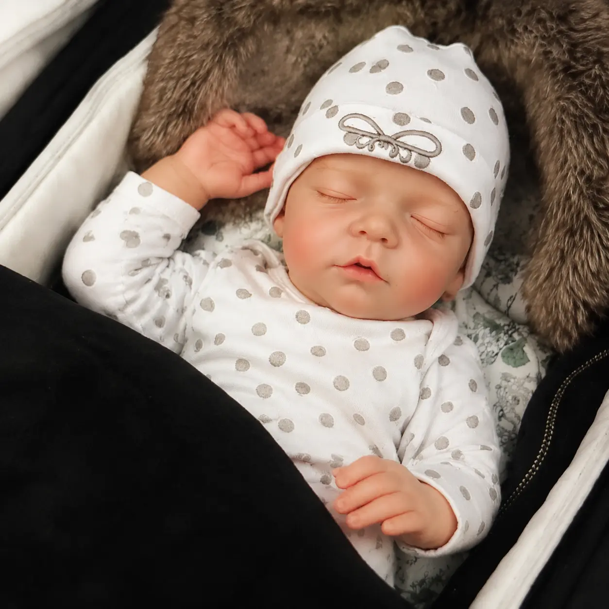 18 Inch Realistic Reborn Baby Doll, Lifelike Sleeping Newborn Girl Doll with Handmade 3D Painted Skin, Soft Vinyl Limbs Cloth Body, Polka Dot Outfit & Hat, Collectible Gift for Kids Birthday Christmas cute