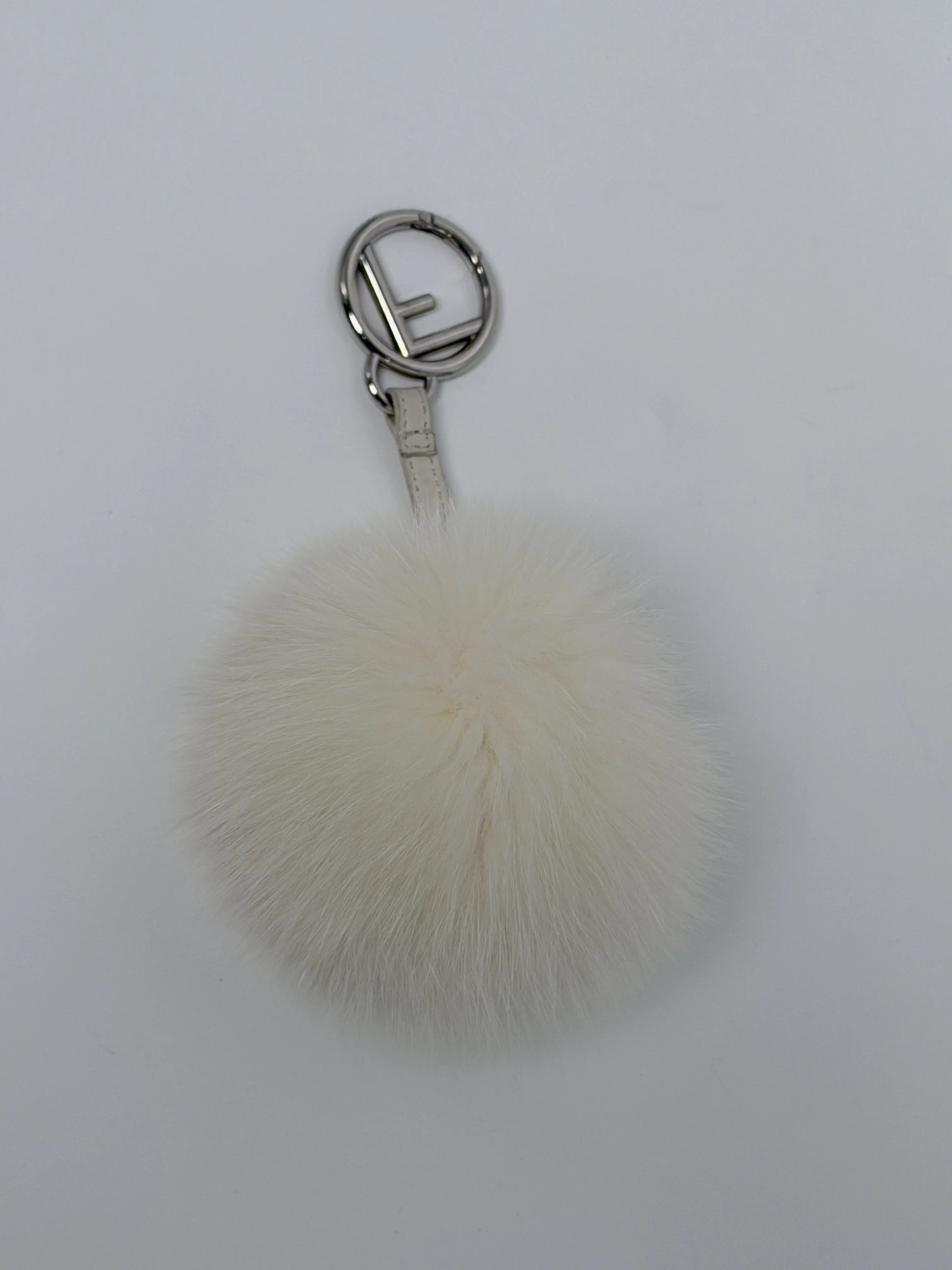 Pre-owned FENDI Plush-style textile Bag Accessories White Pom Pom Bag Charm Keychain JD667FD
