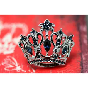 Women's Elegant Rhinestone Crown Brooch Pin - Fashion Jewelry for Dresses, Sweaters