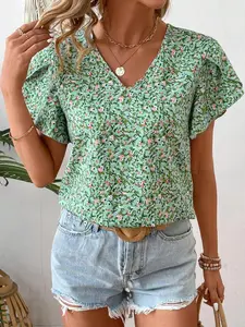 This is a women's light green short-sleeve blouse, Womenswear, with a small floral print and a V-neck. The sleeves feature a ruffle design, and the body has a fitted waist. It has a fresh, casual style, suitable for relaxed occasions like weekend sh