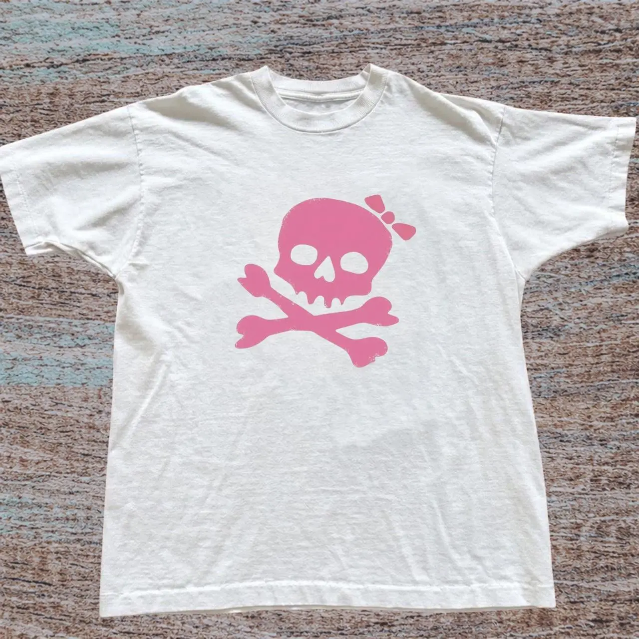 Men's and Women's T-shirt, Pink Skull Graphic Tee, Animal Tee, Unisex T-shirt, Gift T-shirt, Y2k Unisex Graphic Tees Gothic Grunge Emo Scene Amity Affliction Style Clothes Menswear Womenswear Streetwear