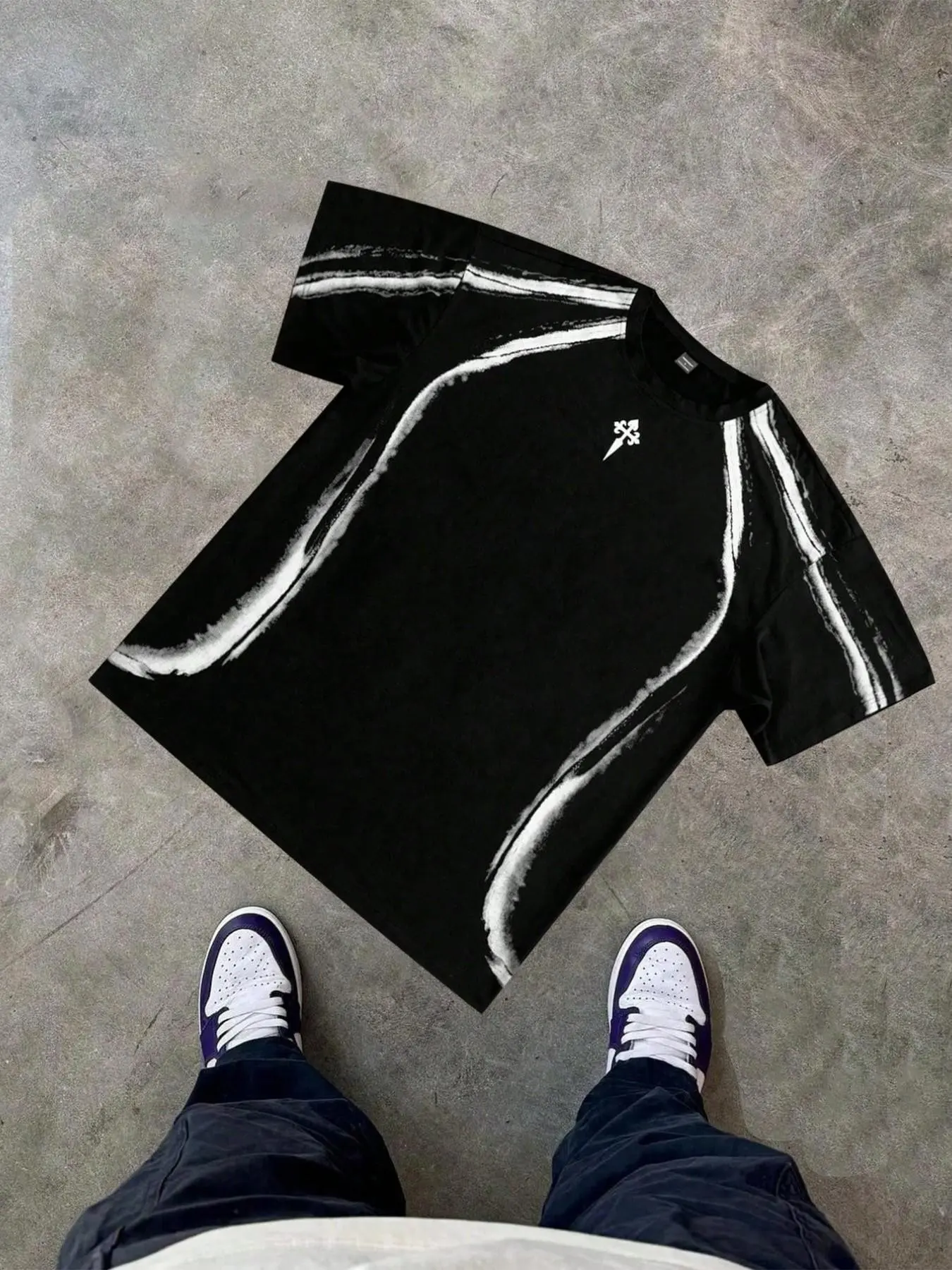Men's and women's summer street style short-sleeved shirts, Unisex Streetwear, featuring simple graffiti crossbones and black-and-white contrasting pattern prints, Y2K distressed street style, minimalist aesthetic top, perfect for casual wear
