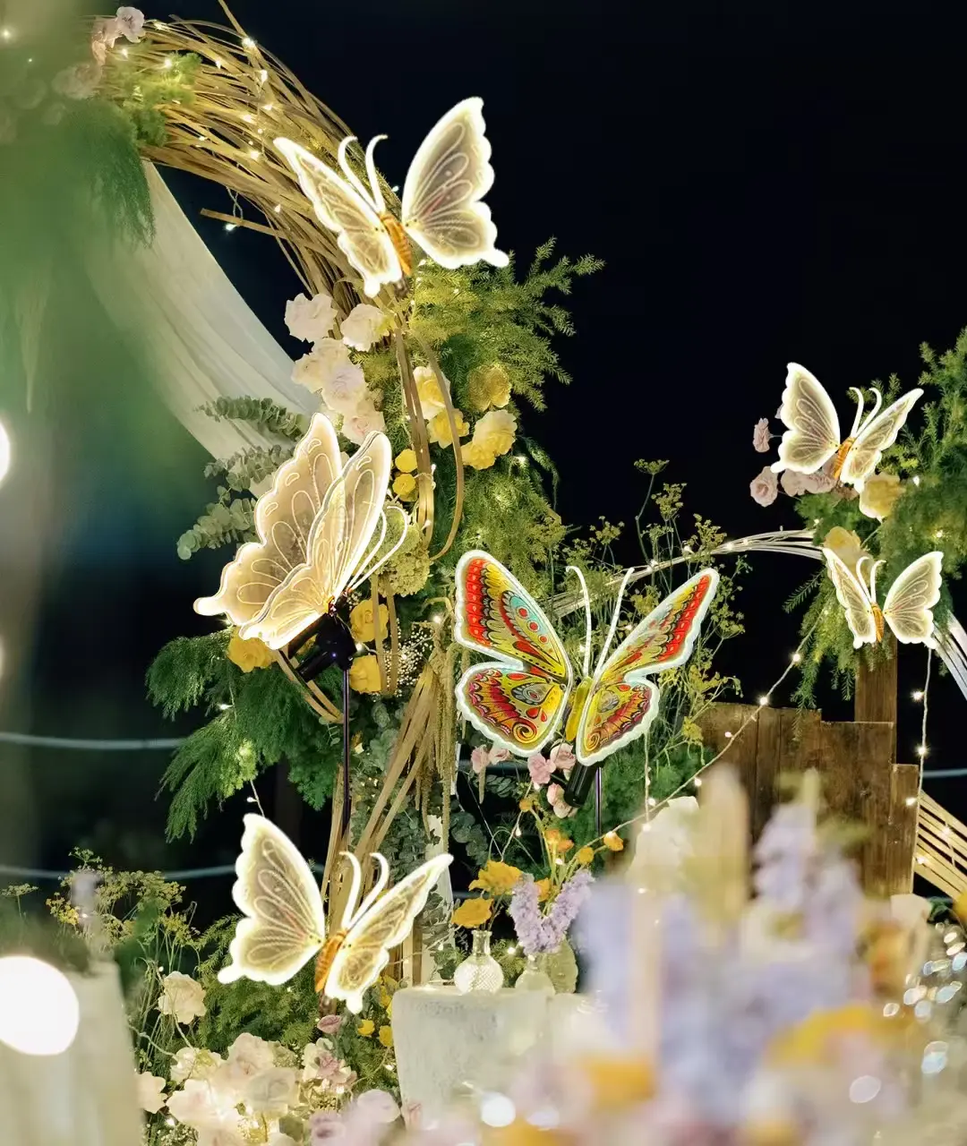Dynamic butterfly lights, decorative lights, household lights can be used outdoors, gifts can be given 40cm size