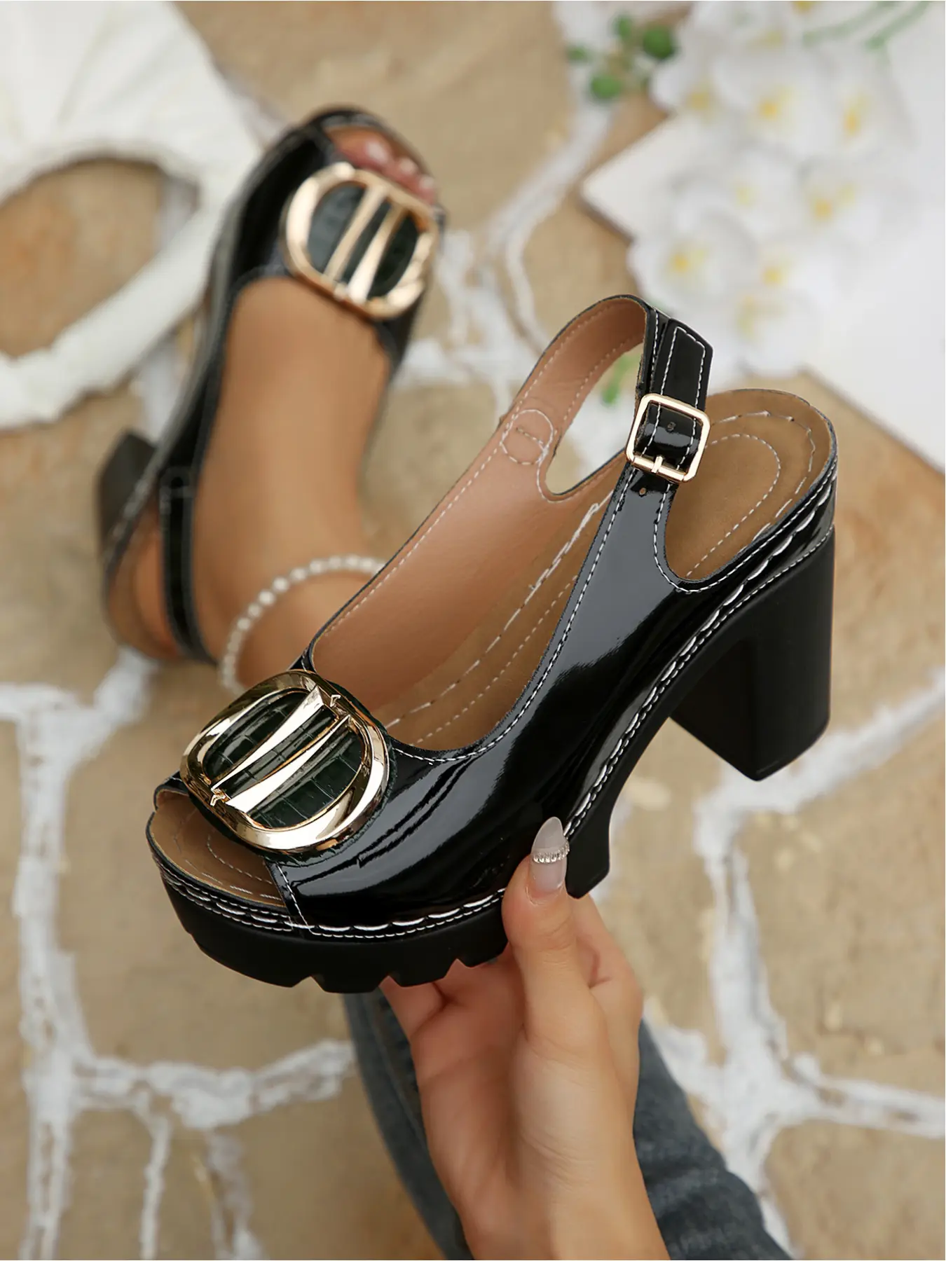 Women's summer open-toe sandals with metal buckle decoration, back strap, chunky heel, suitable for outdoor wear, stylish, simple, comfortable, versatile for daily commuting and parties, high-heeled sandals Footwear