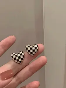 Checkerboard Heart Shaped Stud Earrings, Fashionable Enamel Earring for Women, Trendy All-match & Exquisite Jewelry for Birthday Gift, Studs Earrings, Trendy Fashionable Accessories
