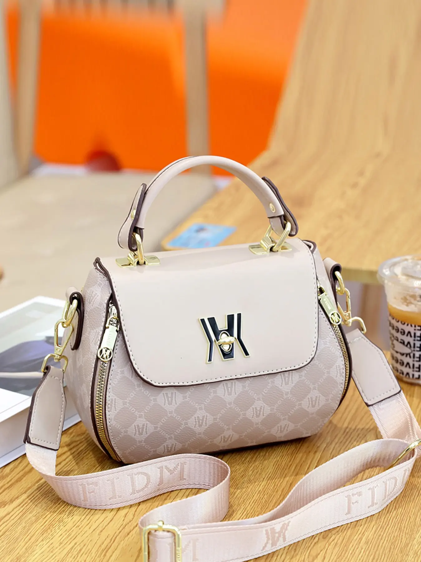 Vintage Letter Print Handbag, Soft Color Block Chic Crossbody Bag, Daily Versatile Style, Perfect for Everyday Use, Fashionable and Practical, Elegant Shoulder Bag