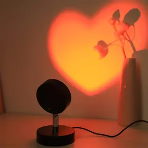 USB Powered Heart Shaped Projector Light, Romantic Atmosphere Night Light, Novelty Lighting for Bedroom Living Room Decor, Office Desk Accessories
