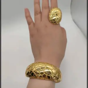 High Quality Fashion Jewelry Gold Bangle and Ring Set for Women