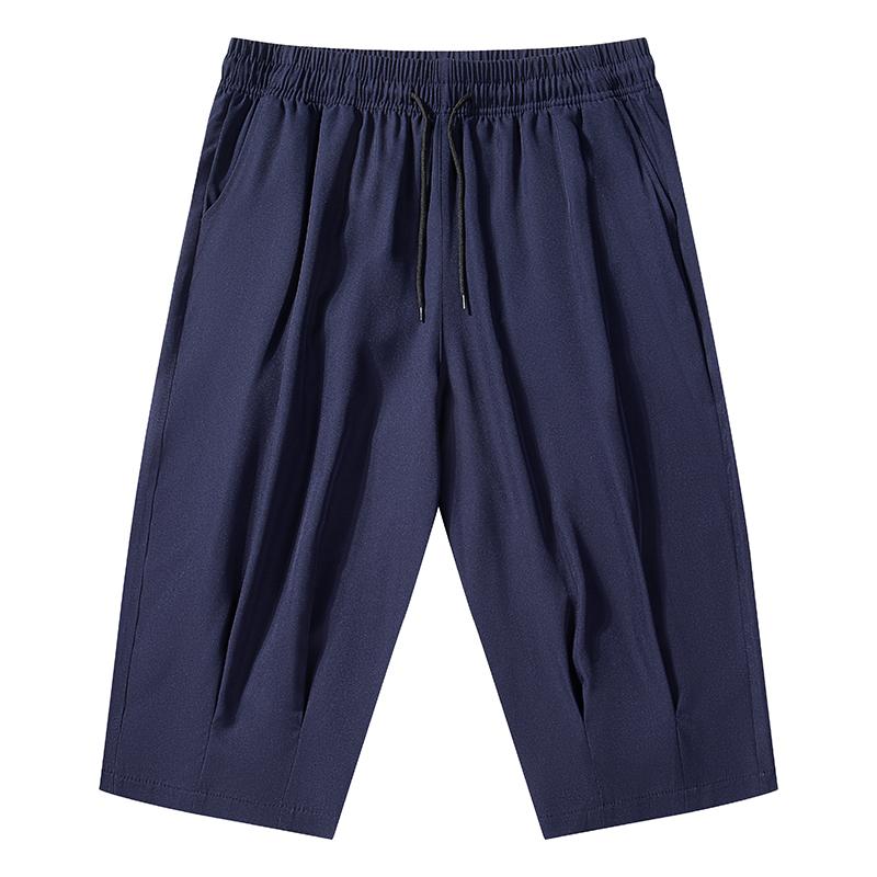 Men’s casual three-quarter pants made from solid-color fabric, available in multiple colors. Loose and comfortable, American retro and Japanese-style design with an elastic waistband and drawstring. Suitable for spring and summer outfits—a versatile, fash