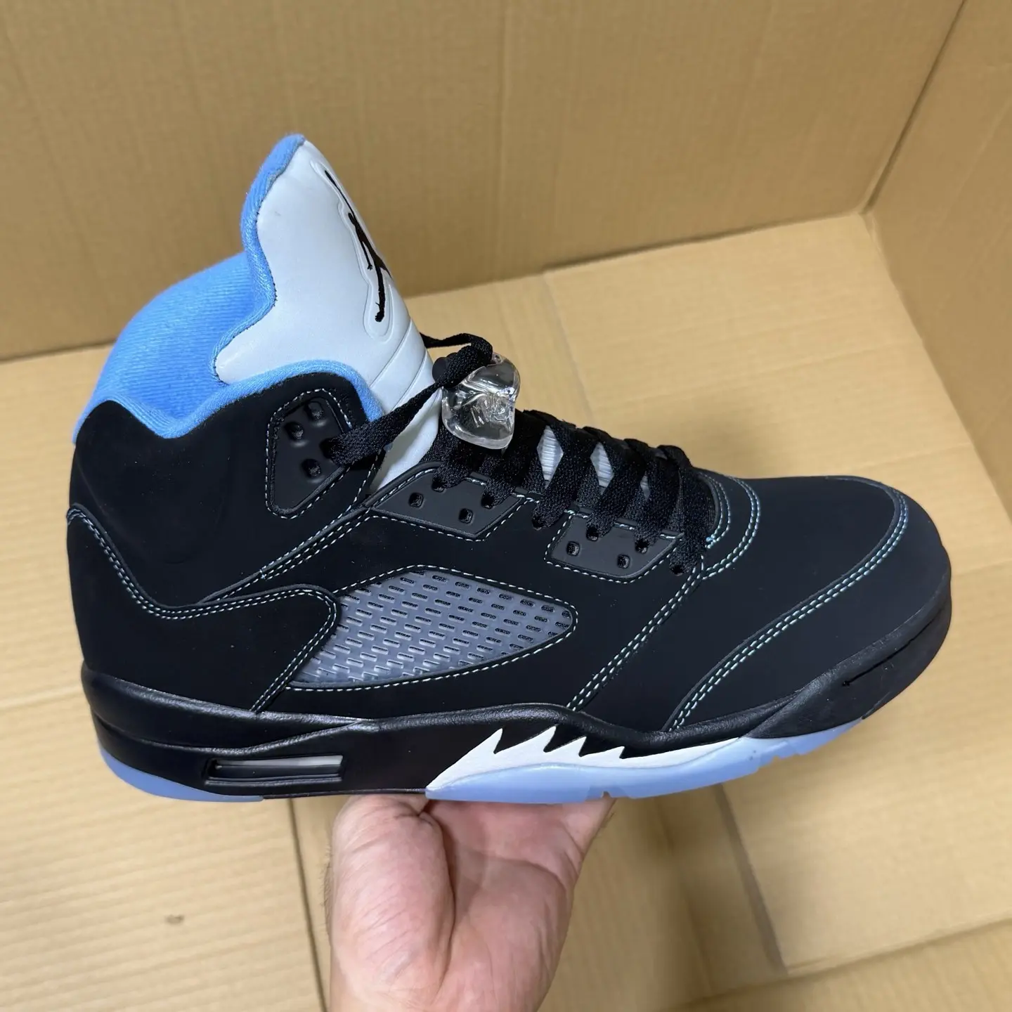 Unisex High‑Top Retro Basketball Sneakers,Black Nubuck Upper,Light Blue Inner Lining & Outsole Accent,Side Mesh Window,White Shark‑Tooth Detail,Visible Air Cushion,Lace‑Up Street Sport Shoes For Men Women Training Wear