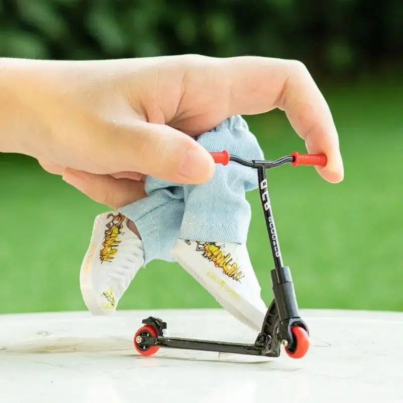 2pcs Plastic Finger Scooters - Unisex Novelty Mini Stunt Fidget Toys, Parent-Child Interactive Holiday Gifts for Kids