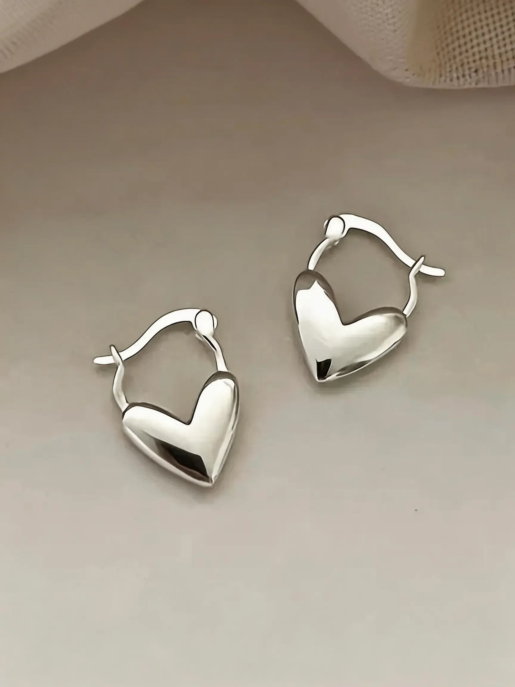 Silver Heart Clasp Earrings, Classic Style Earrings, Simple Vintage Polished Heart Ear Jewelry, Heart Shaped Earring, Hypoallergenic for Sensitive Skin, Perfect Gift for Office Parties