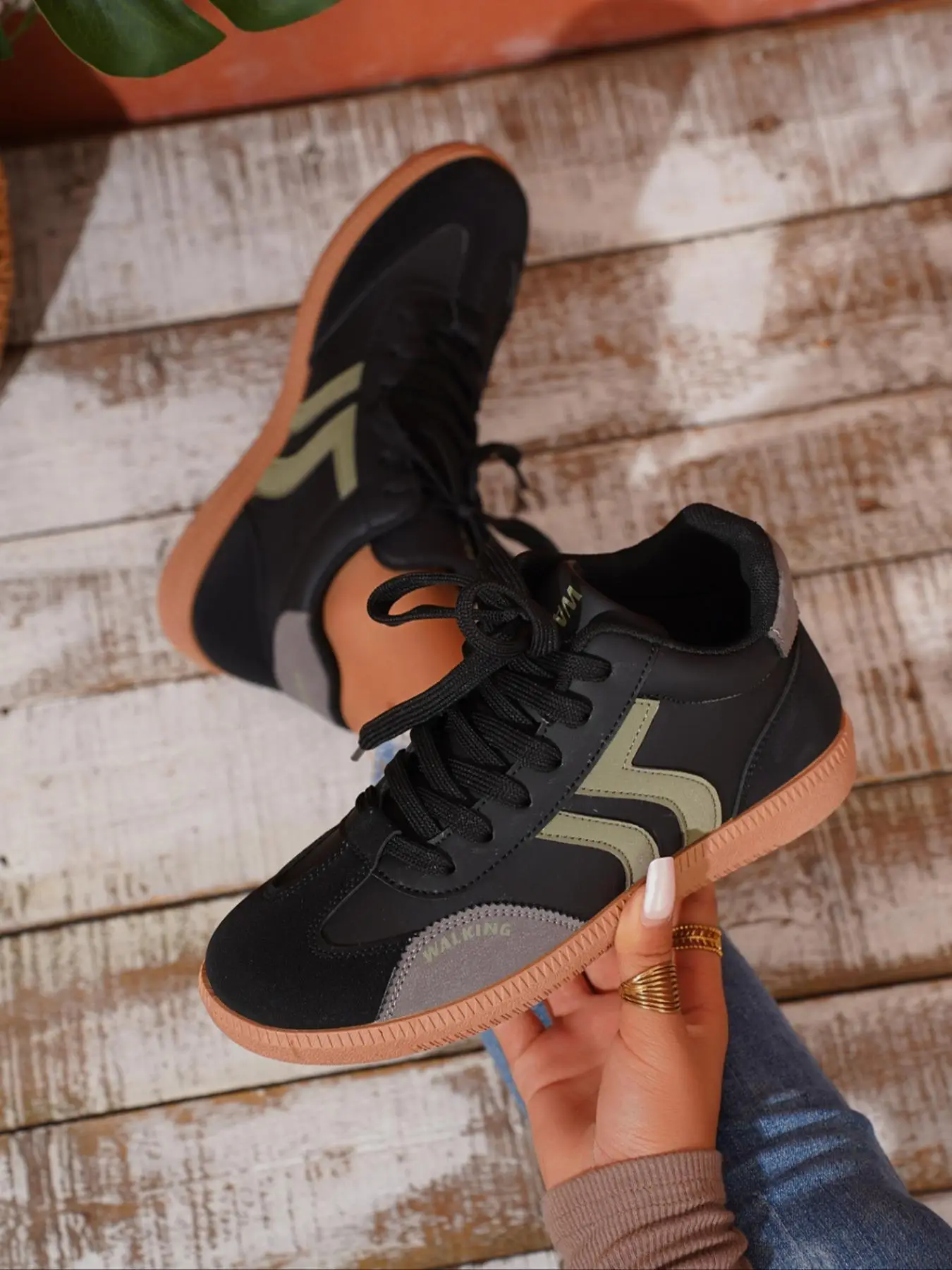 Women's Fashionable Patchwork Lace Up Low Top Sneakers, Casual Comfortable Sports Shoes for Daily Wear, Female All-match Round Toe Shoes for Daily Wea