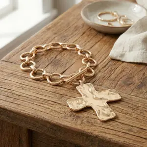 Trendy Design Light Luxury Cross Charm Bracelet - Vintage Gold-Tone, Large Hammered Link Chain, OT Clasp Wristband - Daily Wear Costume Jewelry for Bracelet Enthusiasts
