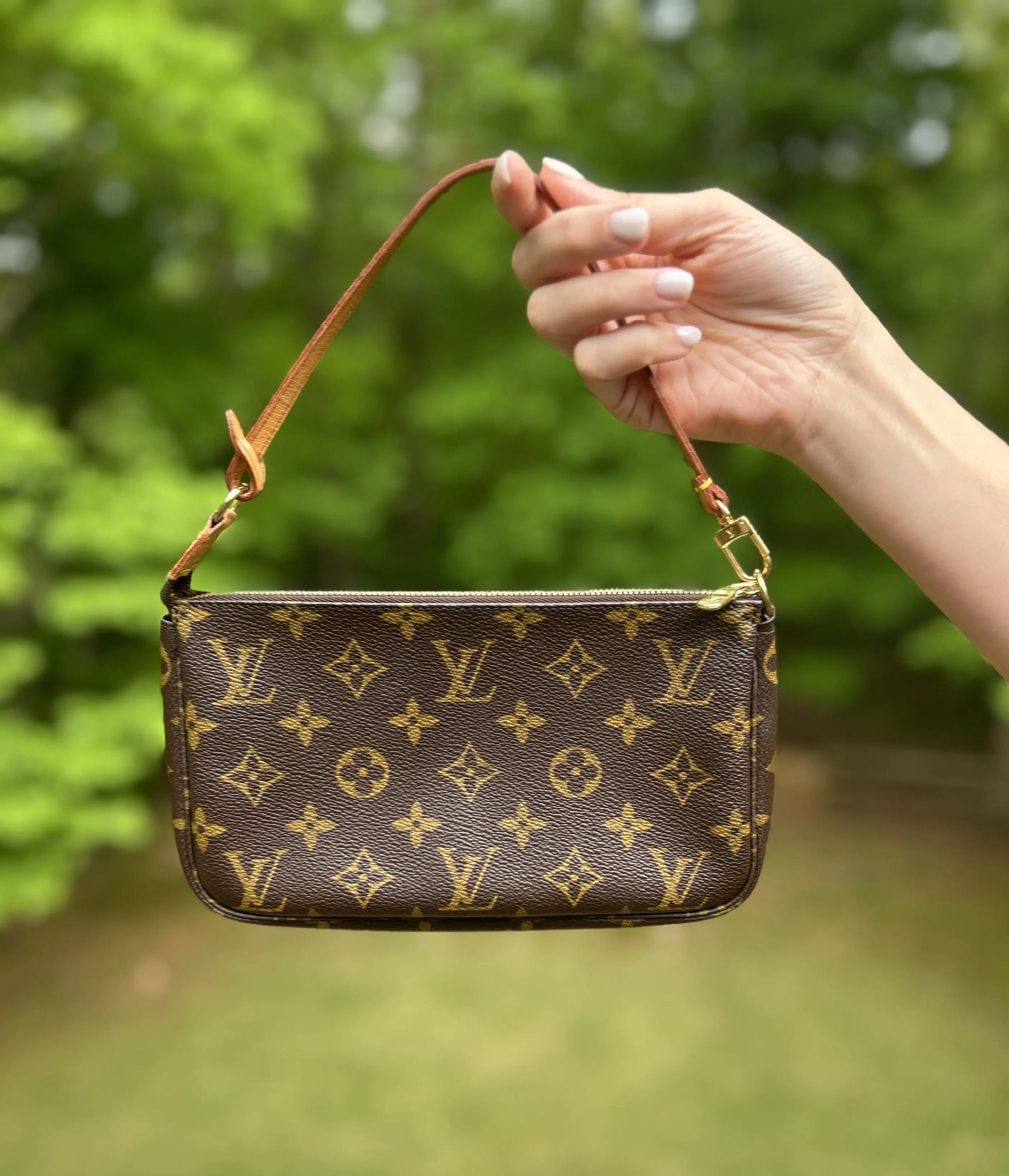Pre-owned coated canvas Shoulder Bags Louis Vuitton Monogram Pochette Accessories