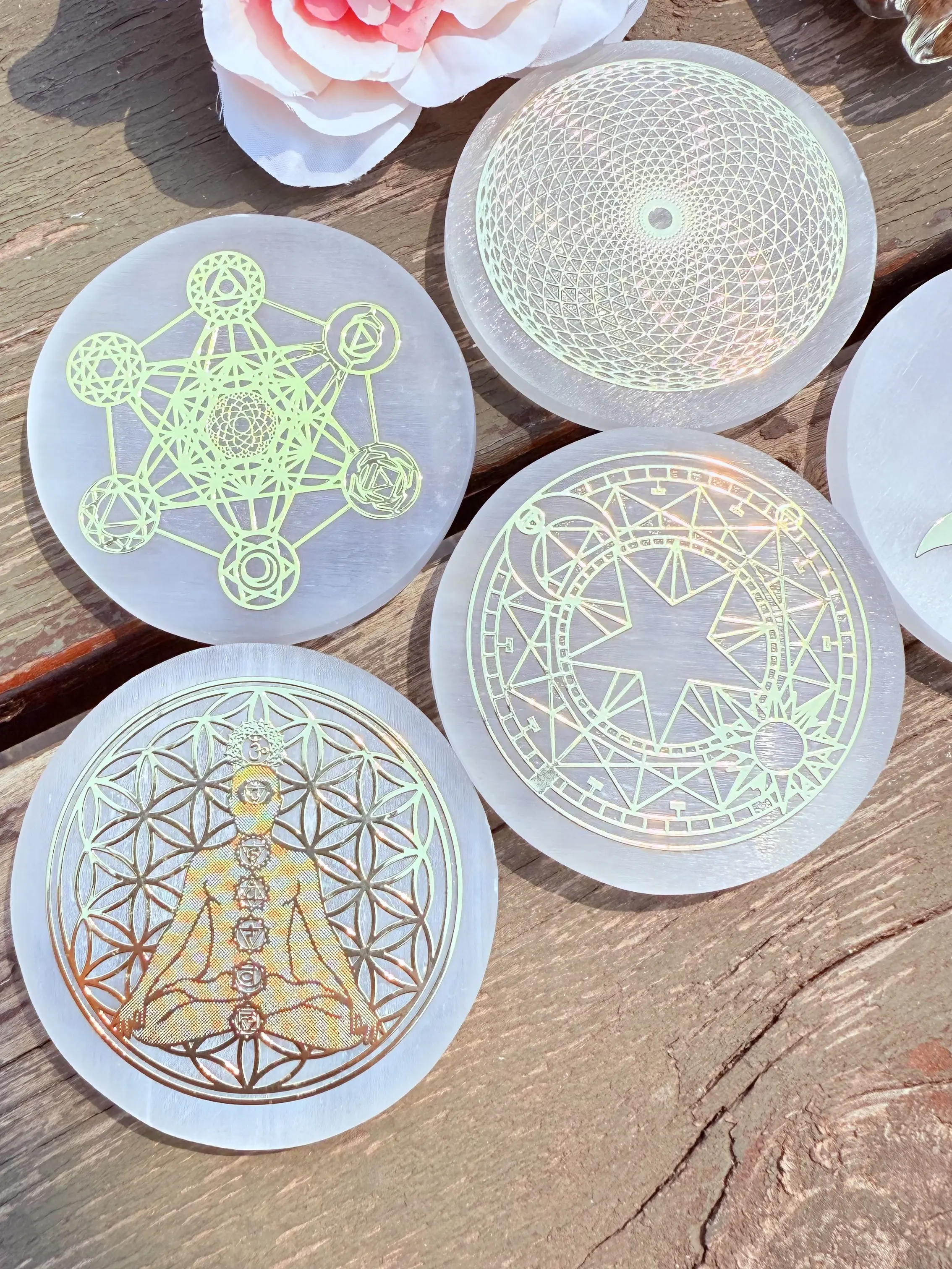 Selenite Crystal Plate, Engraved Solid Coaster, Crystal Carving, Selenite Home Office Desk Decor for Mindfulness and Energy, Crystal Decorative Ornaments