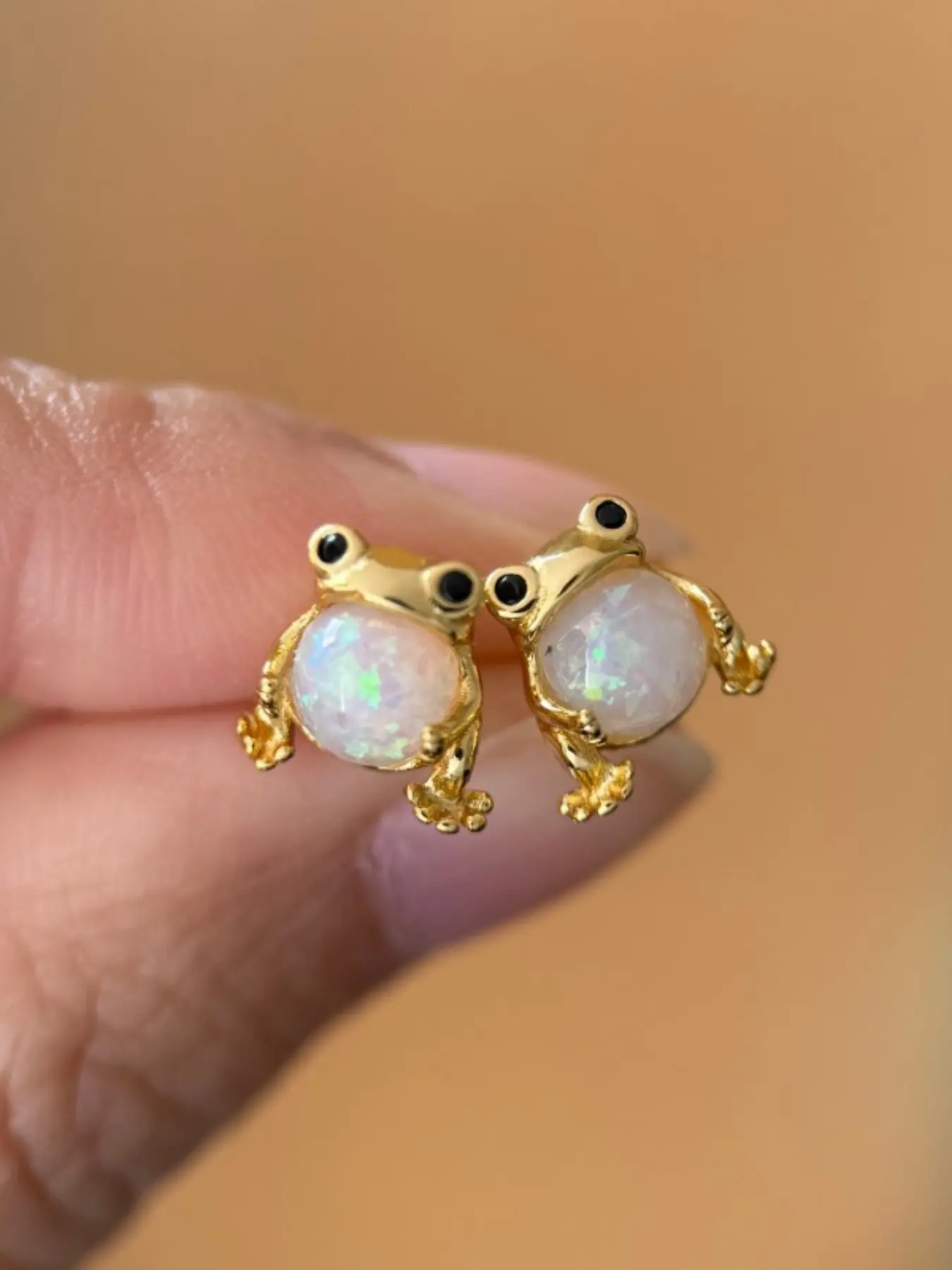 Cute Frog Imitation Opal Earrings for Women, Simple and Unique Design, Casual Party Jewelry, Versatile Ear Rings for All Occasions, Fun Earrings