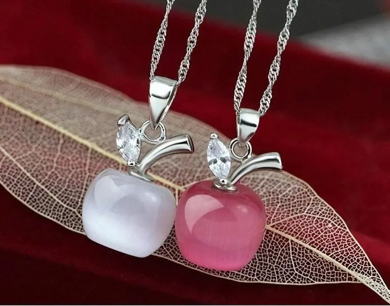 Crystal Apple Pendant Necklace Teacher Appreciation Gift for Women Girls Silver Chain Cute Fruit Charm Necklace Cat Eye Crystal Apple Jewelry Birthday Christmas Valentine’s Day Gift for Her Best Friend Daughter Wife Cute Aesthetic Fashion Accessories