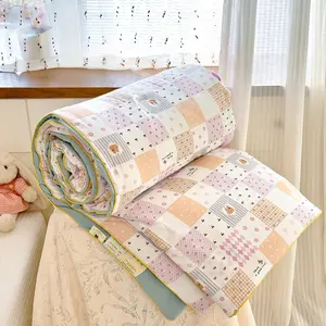 Rabbit patchwork print summer quilt, ultra-soft skin-friendly air conditioning blanket, a thin blanket suitable for summer bedrooms, offices, and living rooms, an air conditio blanket for comfortable sleep all night long