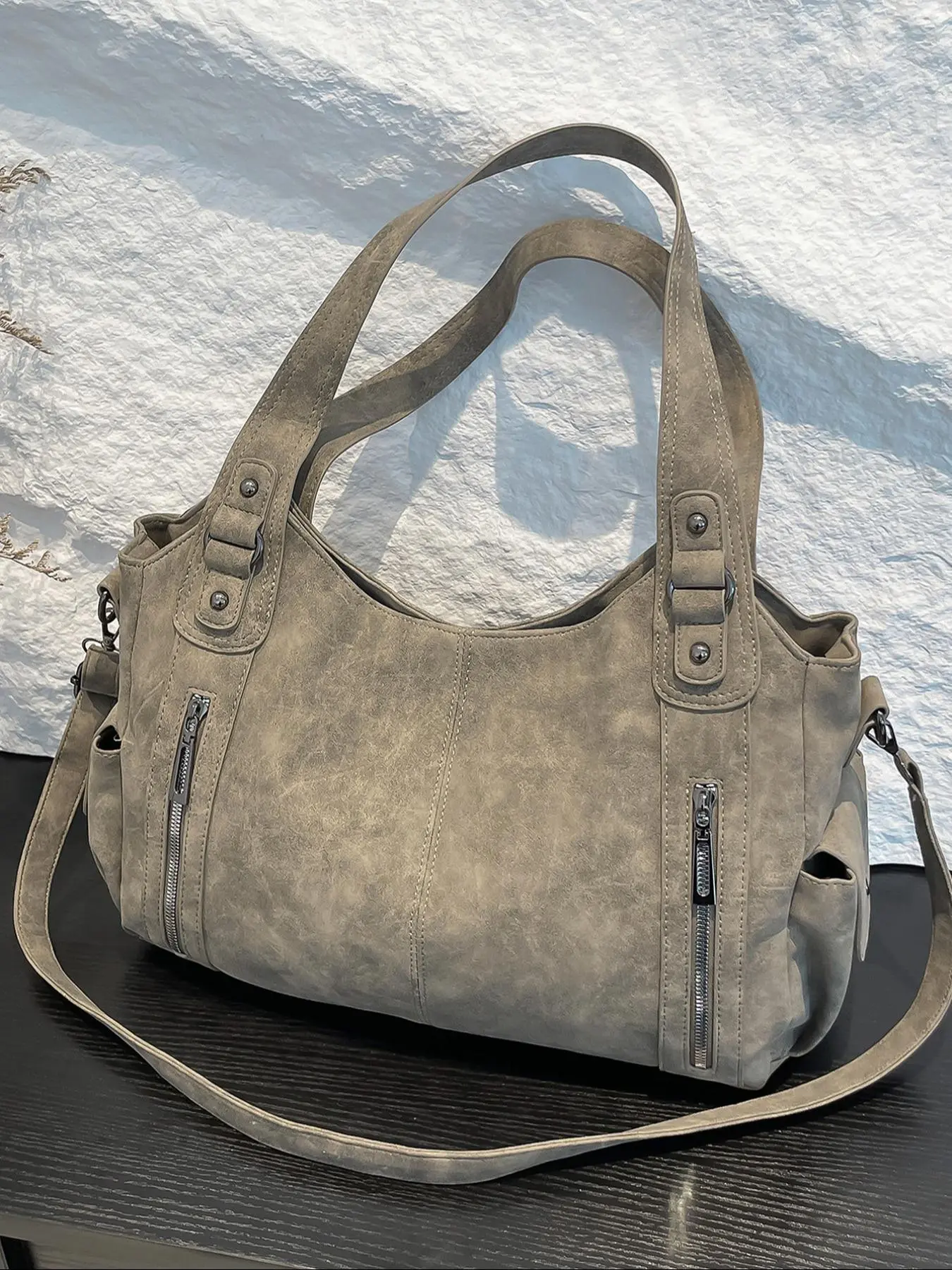 Trendy, casual and versatile handheld tote bag for women, Casual Trendy Purses, simple handheld shoulder bag, niche design commuter shoulder crossbody bag, suitable for daily commuting, travel, Pu Tote Satchel
