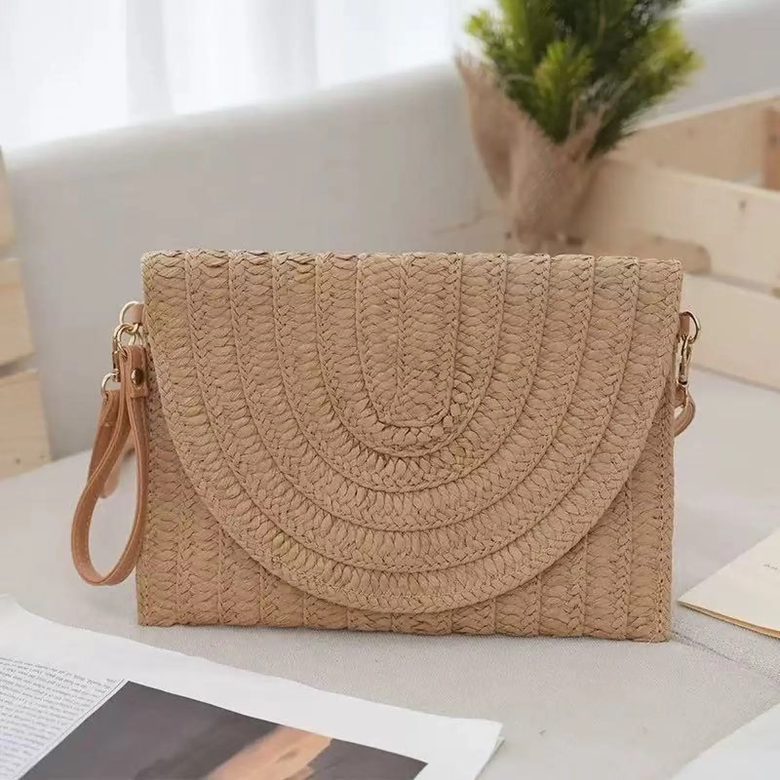 Minimalist Flap Crossbody Bag for Women, Summer Straw Beach Bag, Wicker Bag, Purse Clutch Beach Essentials, Suitable for Vacation, Holiday and Daily Use