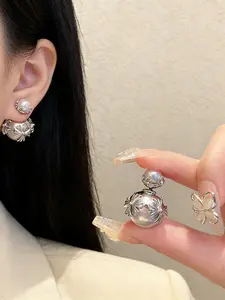 Pair of Cross Flower Pearl Earrings, Unique Design for Urban Women, Stylish Ear Studs for Daily Wear, Fashion Accessory
