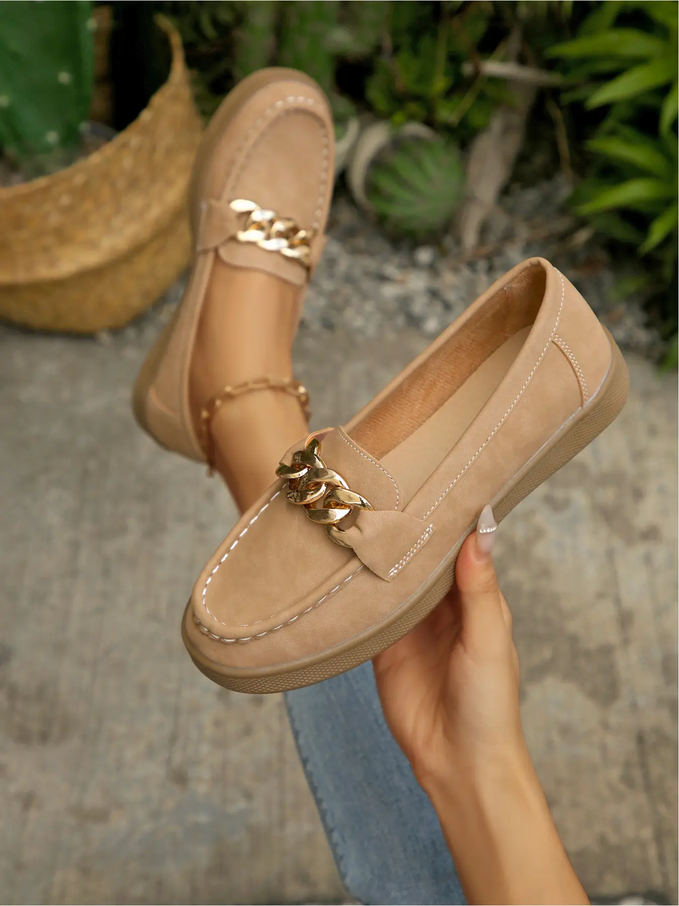 Women's new plus-size round-toe Slip on flats with metal buckle decoration, stylish and simple casual shoes for daily commuting and outdoor wear