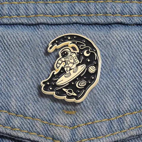 Astronaut & Moon Galaxy Design Brooch, Space Brooch, Cute Clothes Badge, Fashion Lapel Pin, Fashion Jewelry Accessories for Women & Men for Daily Clothing Decor, Trendy All-match & Exquisite Brooch for Birthday Gift, Alloy Brooch Pin