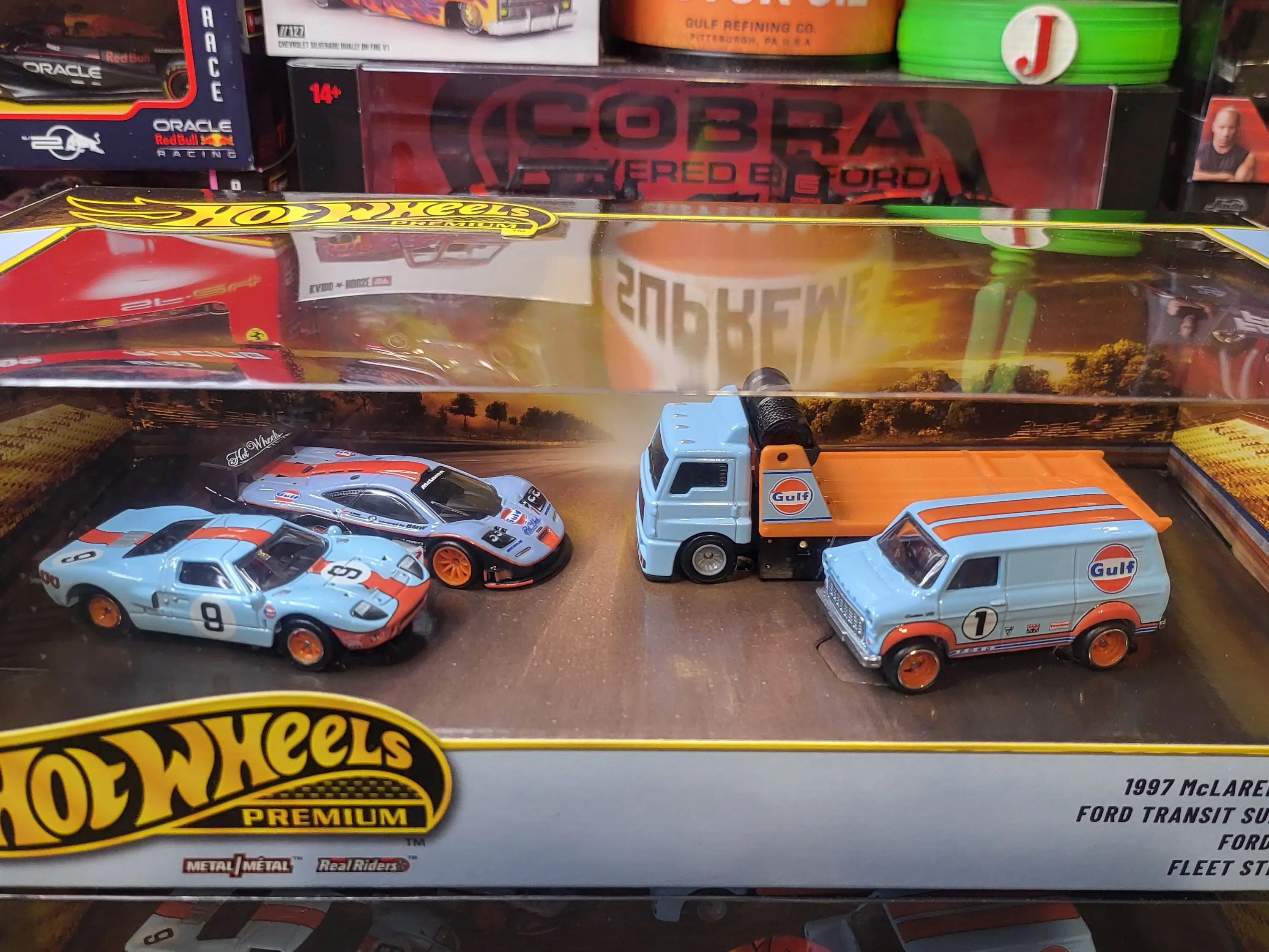 Gulf Livery 2026 Hot Wheels Diorama Set - Metal Vehicles, New Casting, Real Rider Model Toy Vehicles for Collectors, 3 Vehicles
